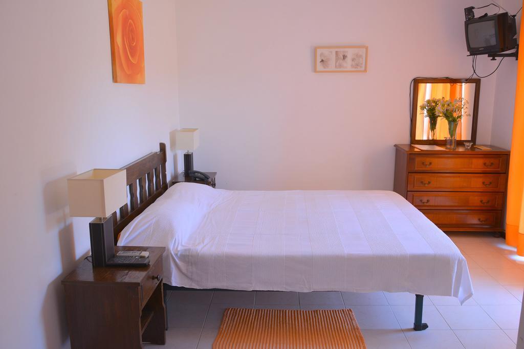 Villa Belinha - Guest House Quarteira Eksteriør billede